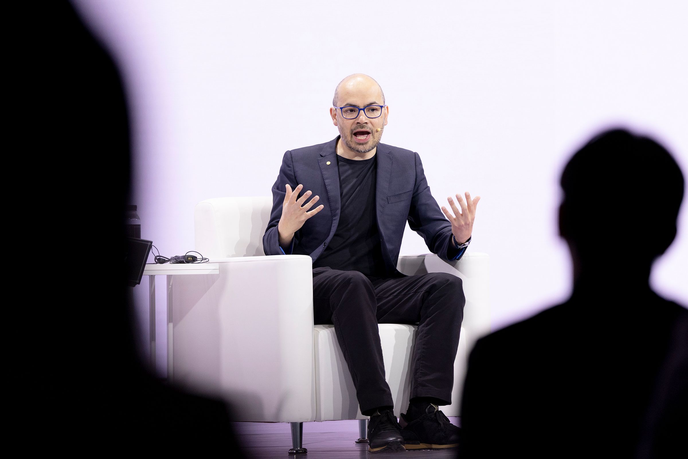 DeepMind CEO 哈萨比斯：用AI裁员是愚蠢的