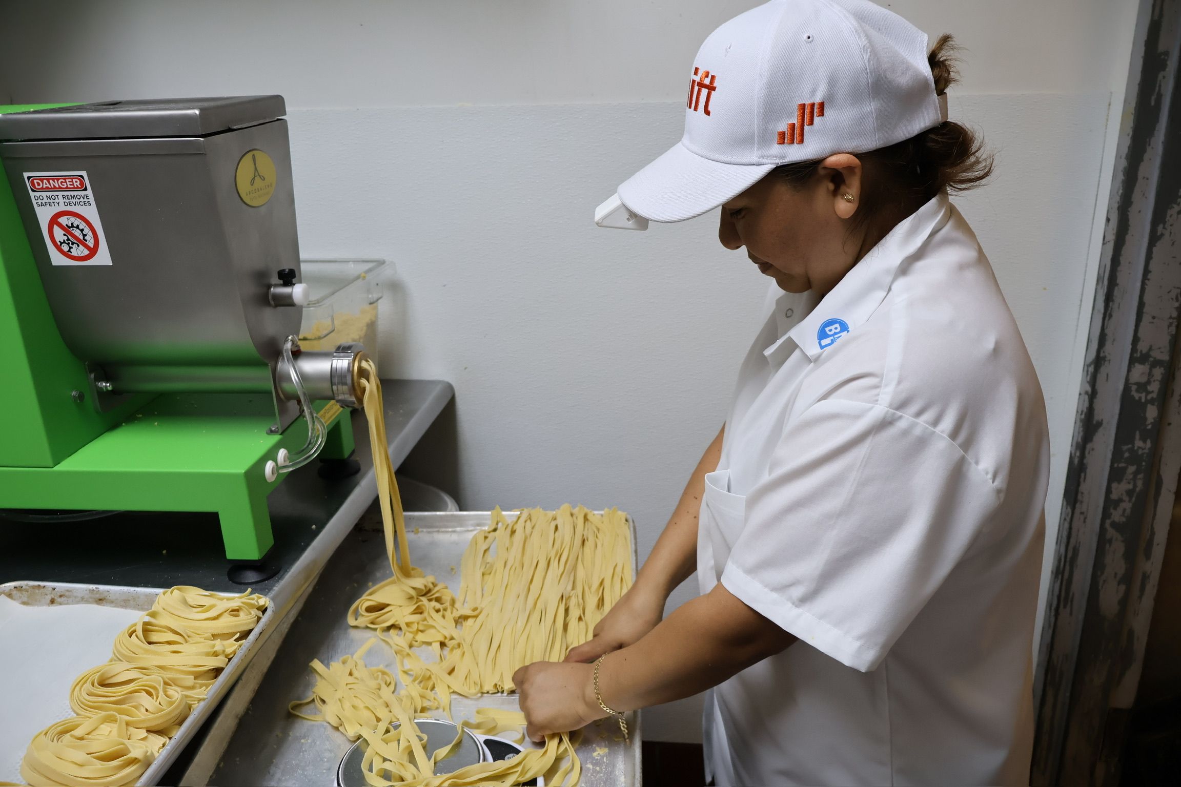 我免费吃了一顿私厨大餐——厨师全程录像，为训练机器人做准备