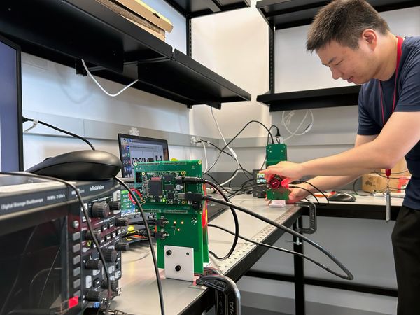 光学技术实现机器人AI实时更新,光投影芯片大幅降低能耗